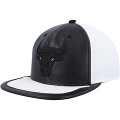 Mitchell & Ness - Chicago Bulls NBA Day One Snapback Hat - Black/White