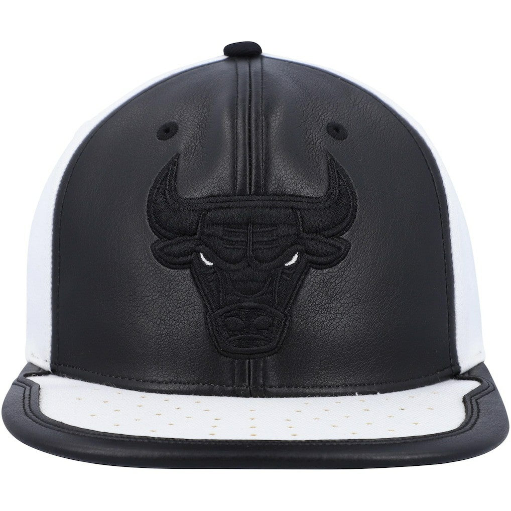 Mitchell & Ness - Chicago Bulls NBA Day One Snapback Hat - Black/White