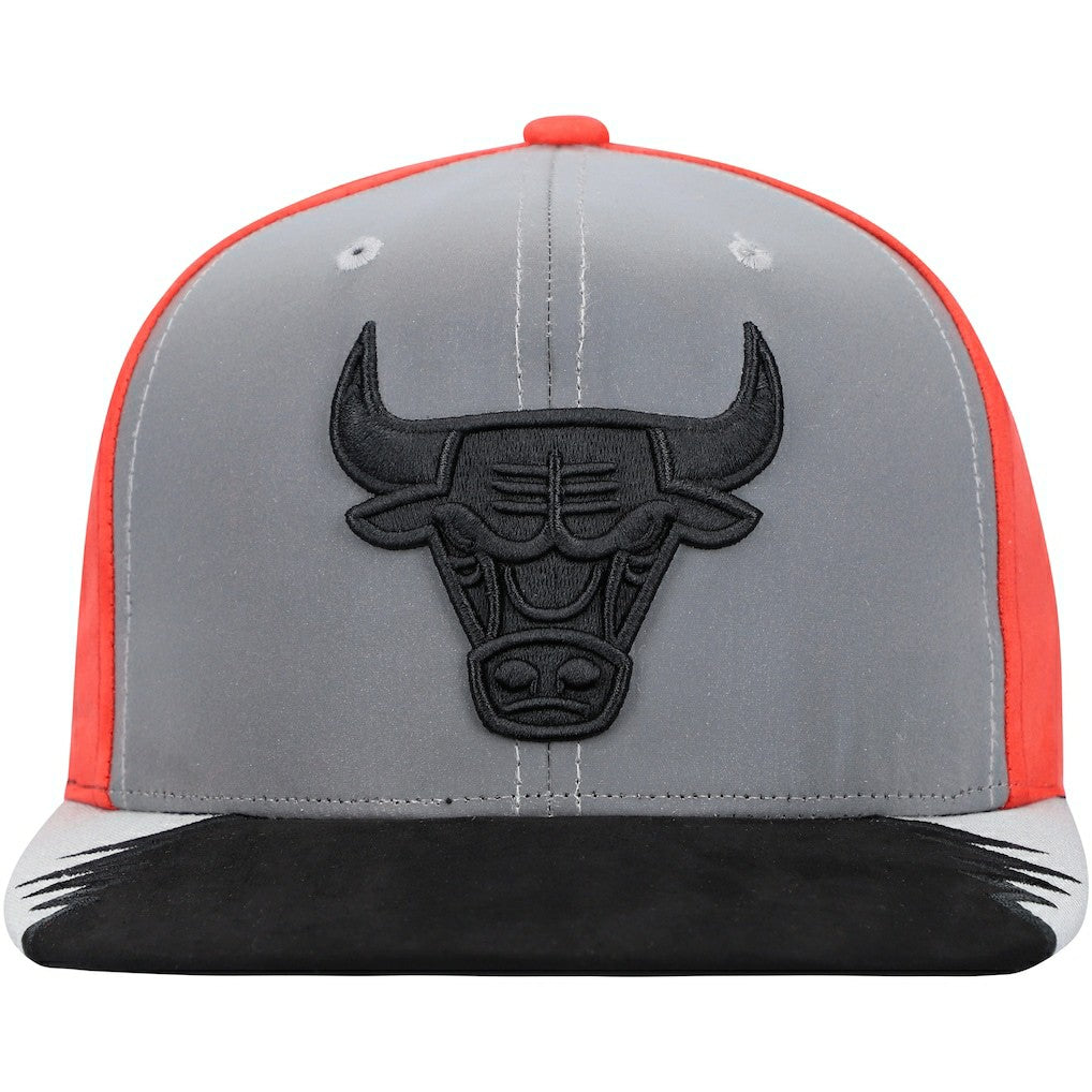 Mitchell & Ness - Chicago Bulls Day 5 Snapback Hat - Gray/Red
