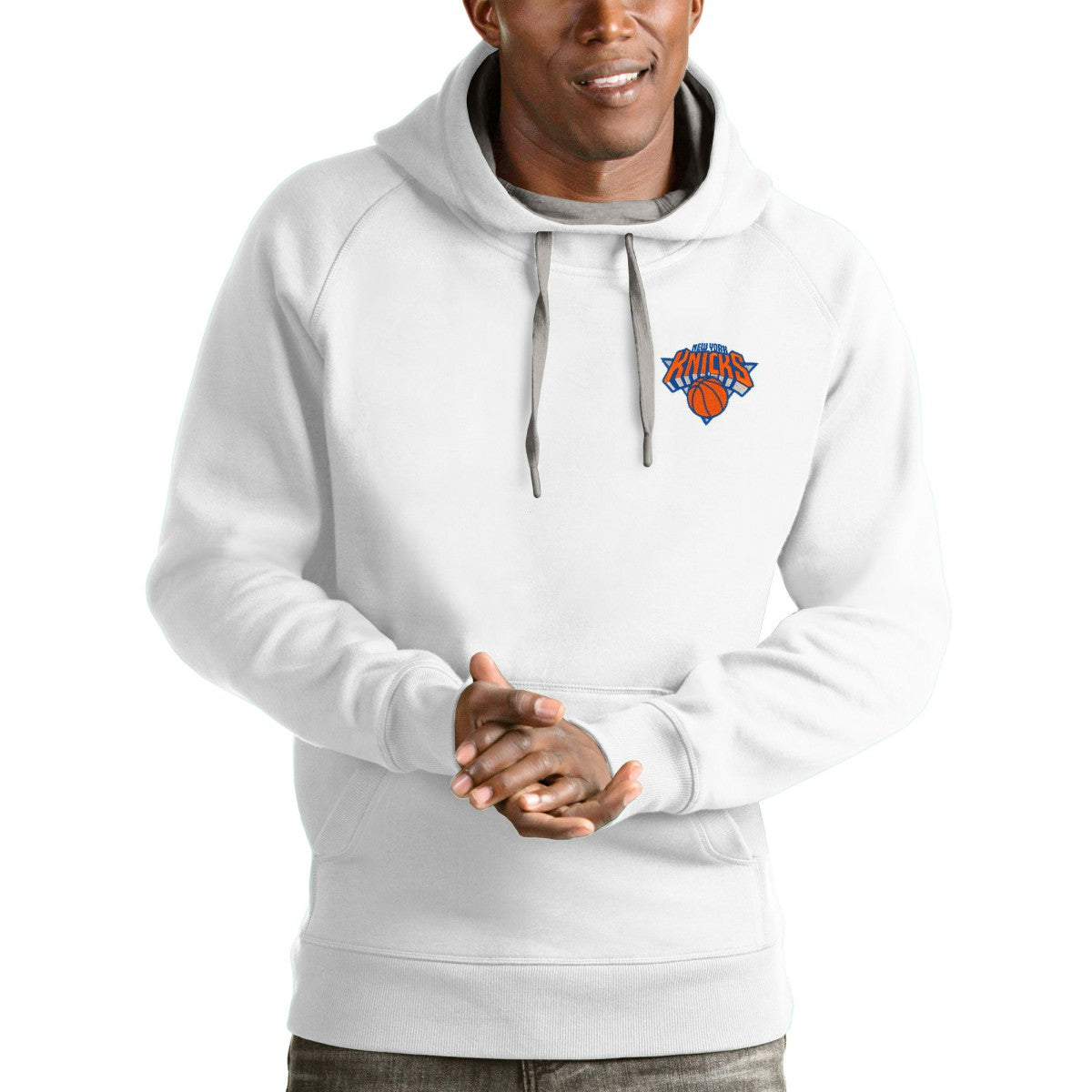NBA - New York Knicks Antigua Victory Pullover Hoodie - White