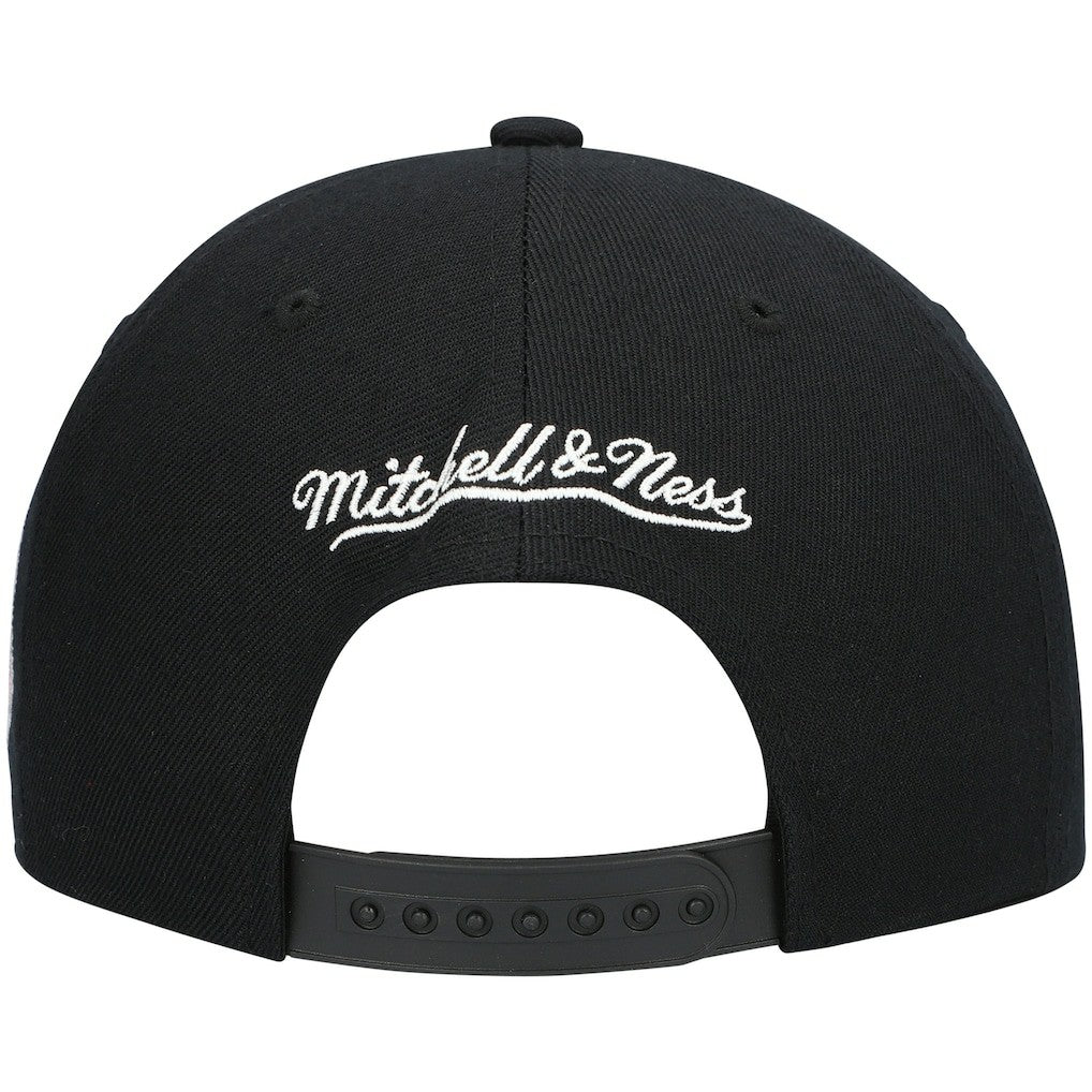 Mitchell & Ness - Atlanta Hawks Hardwood Classics Script 2.0 Snapback Hat - Black