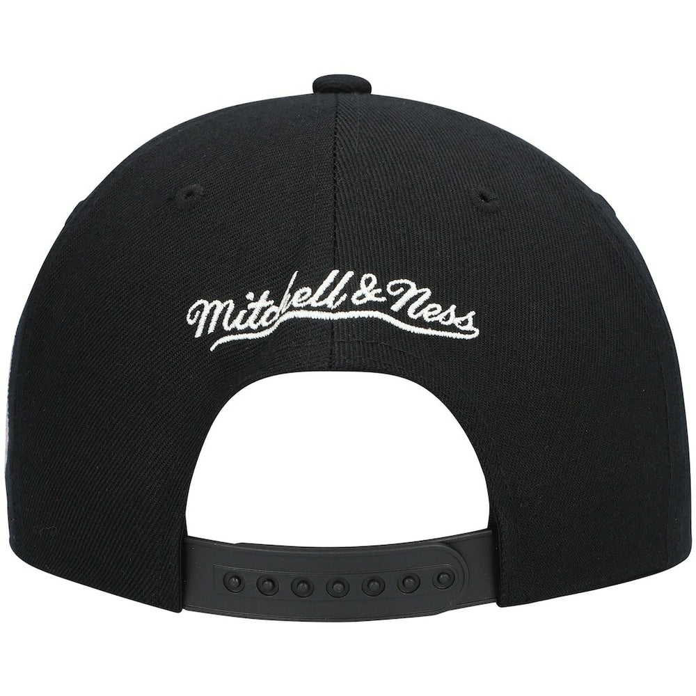 Mitchell & Ness - Atlanta Hawks Hardwood Classics Script 2.0 Snapback Hat - Black