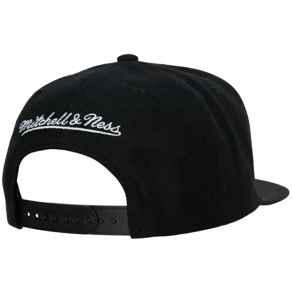 Mitchell & Ness - Cleveland Cavaliers Hardwood Classics Script 2.0 Snapback Hat - Black