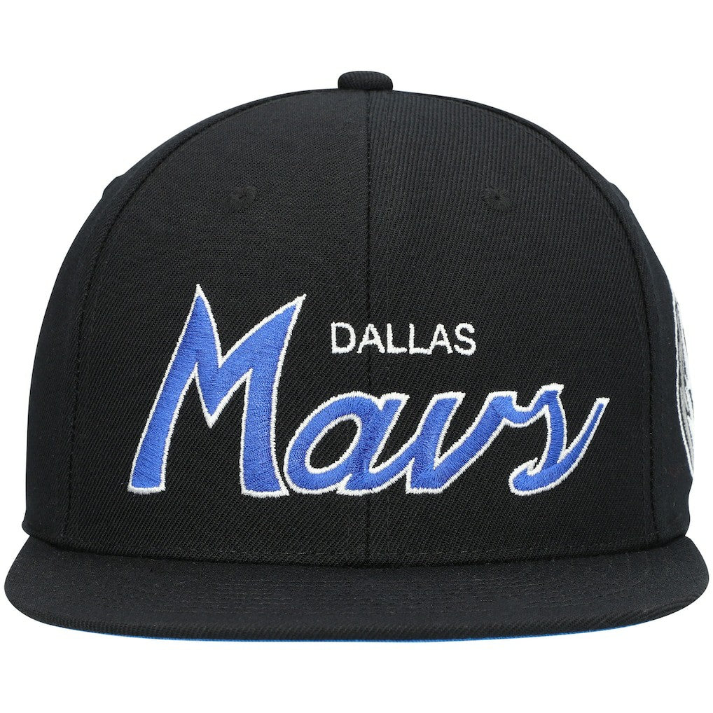 Mitchell & Ness - Dallas Mavericks Hardwood Classics Script 2.0 Snapback Hat - Black