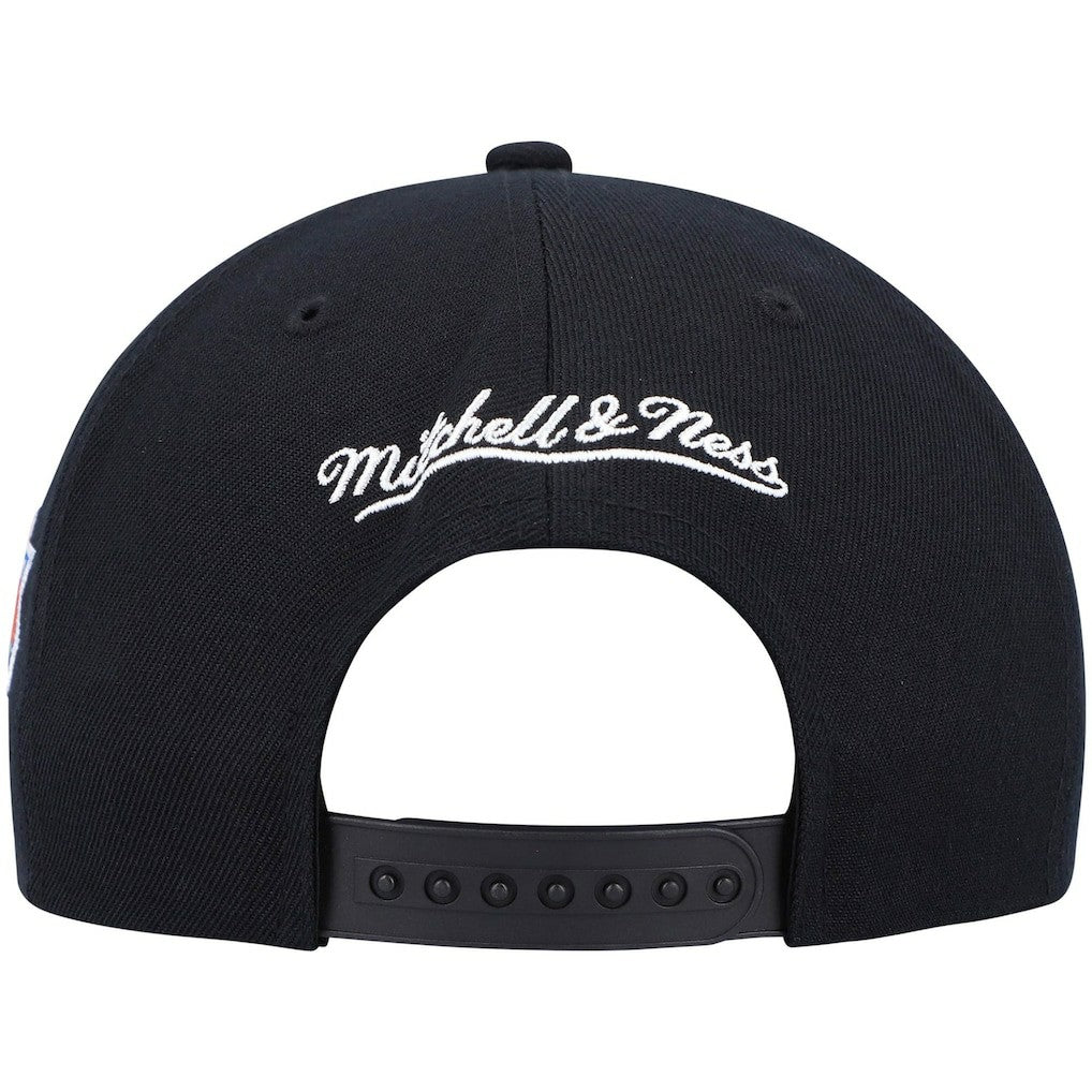 Mitchell & Ness - New York Knicks Hardwood Classics Script 2.0 Snapback Hat - Black