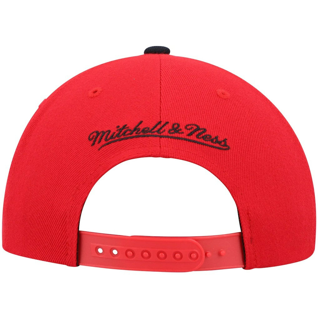 Mitchell & Ness - Chicago Bulls Hardwood Classics Team Two-Tone 2.0 Snapback Hat - Red/Black
