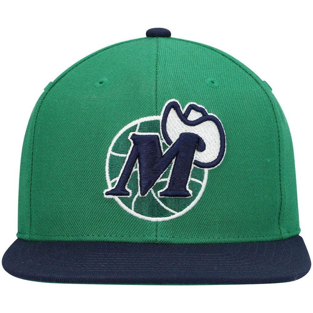 Mitchell & Ness - Dallas Mavericks Hardwood Classics Team Two-Tone 2.0 Snapback Hat - Green/Navy