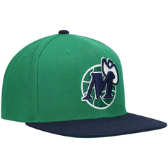 Mitchell & Ness - Dallas Mavericks Hardwood Classics Team Two-Tone 2.0 Snapback Hat - Green/Navy