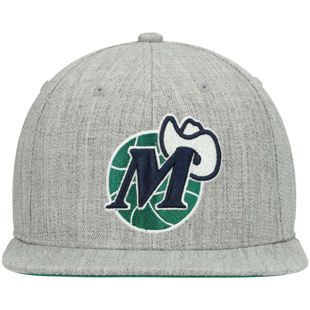 Mitchell & Ness - Dallas Mavericks Hardwood Classics Team 2.0 Snapback Hat - Heathered Gray