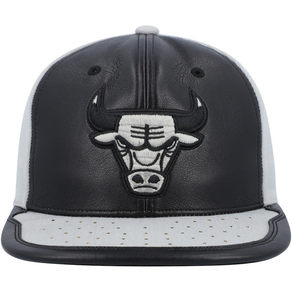 Mitchell & Ness - Chicago Bulls Day One Snapback Hat - Black/Gray