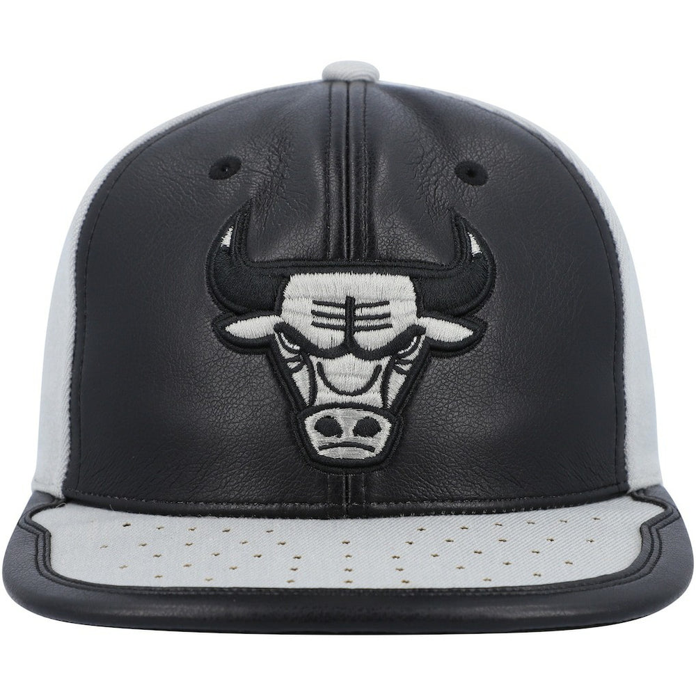 Mitchell & Ness - Chicago Bulls Day One Snapback Hat - Black/Gray