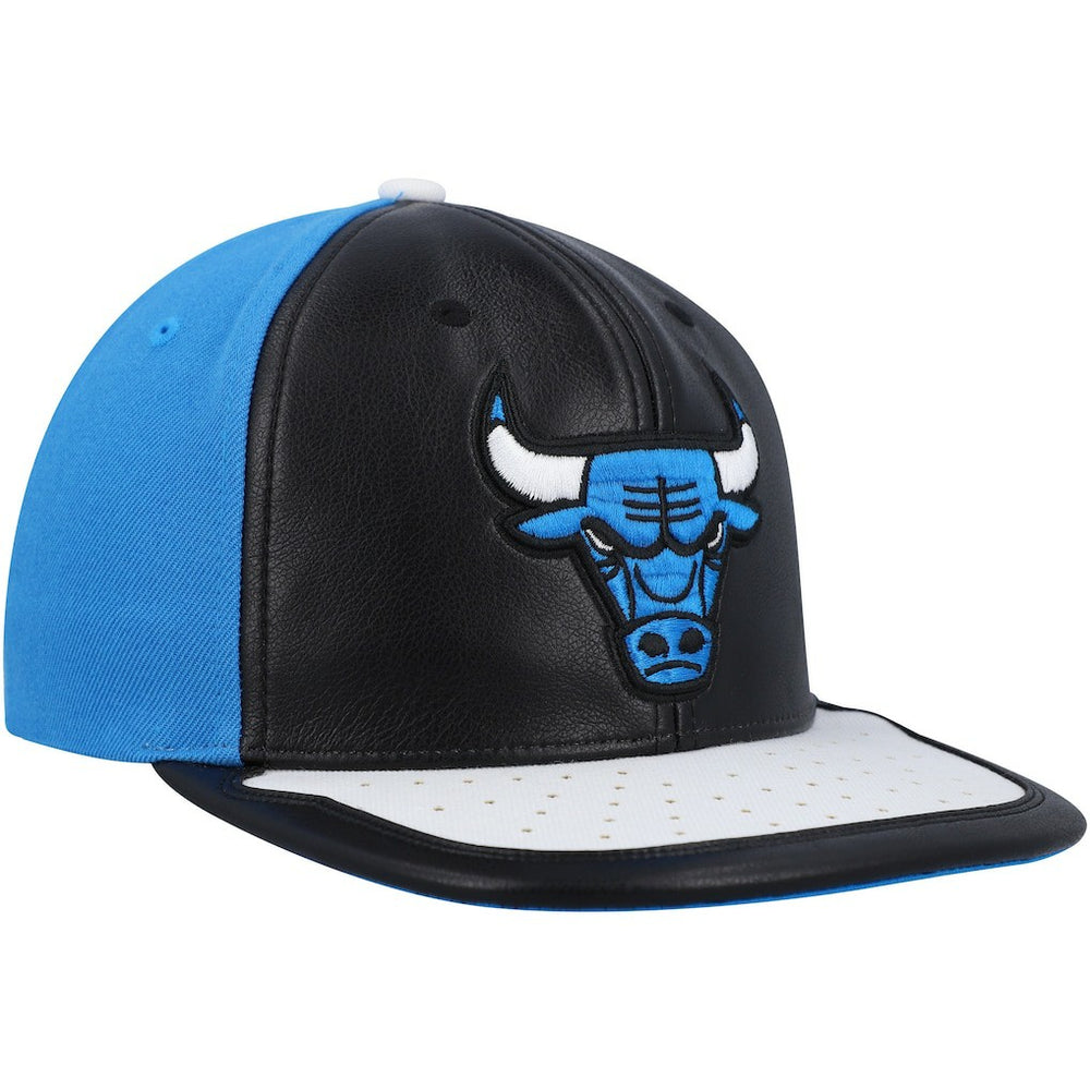 Mitchell & Ness - Chicago Bulls Day One Snapback Hat - Black/White