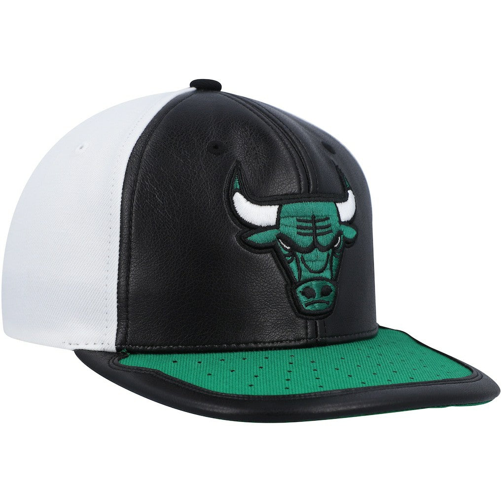 Mitchell & Ness - Chicago Bulls Day One Snapback Hat - White/Green