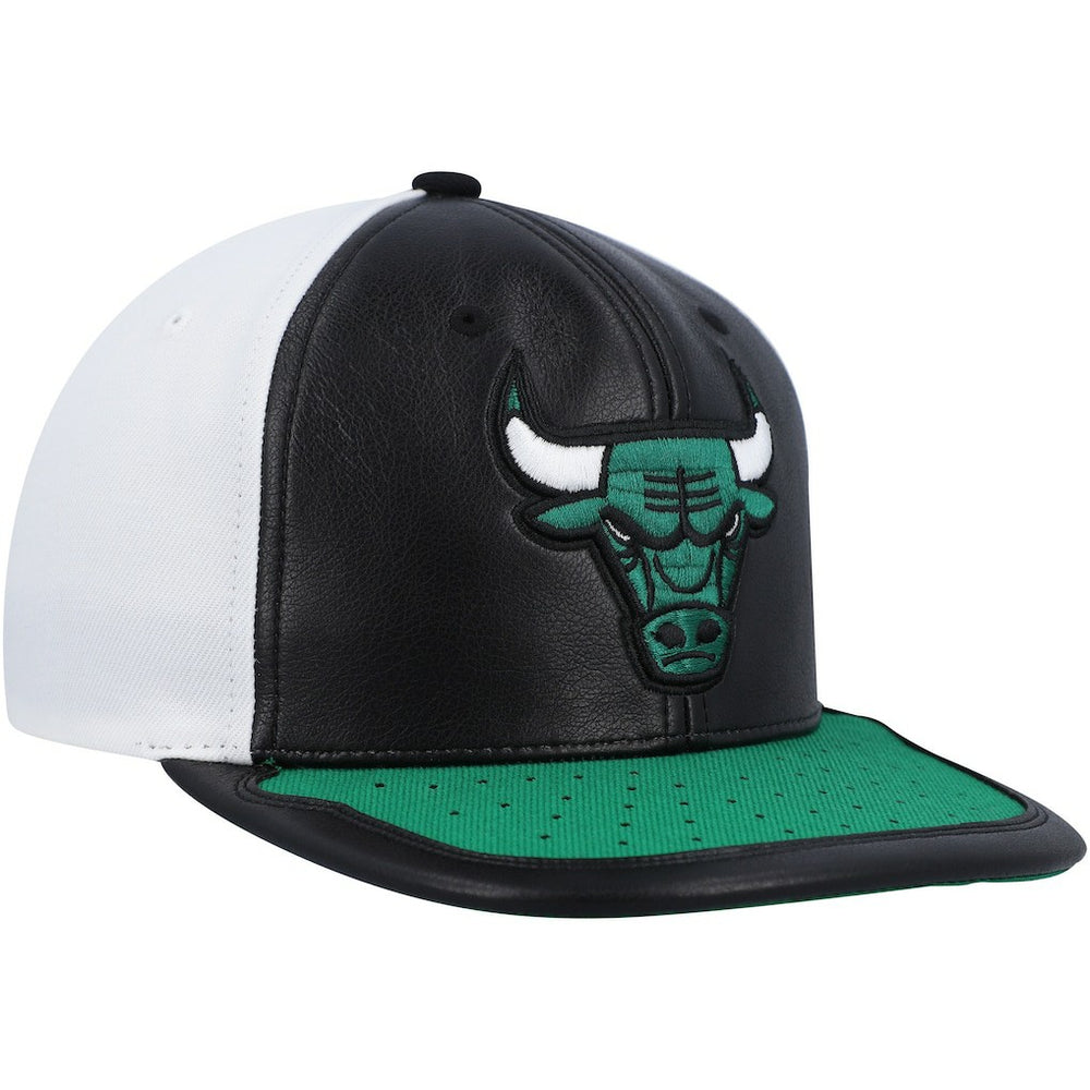 Mitchell & Ness - Chicago Bulls Day One Snapback Hat - White/Green