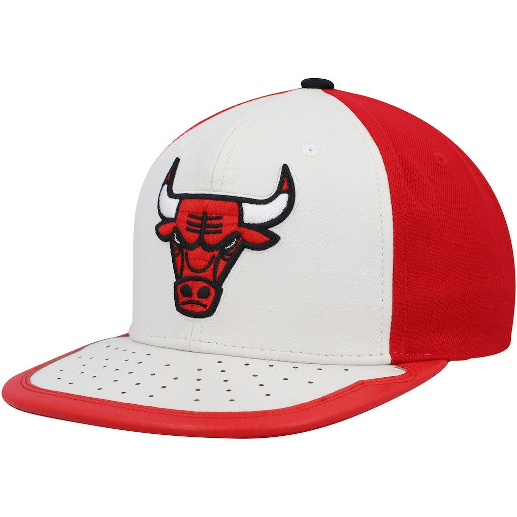 Mitchell & Ness - Chicago Bulls Day One Snapback Hat - White/Red