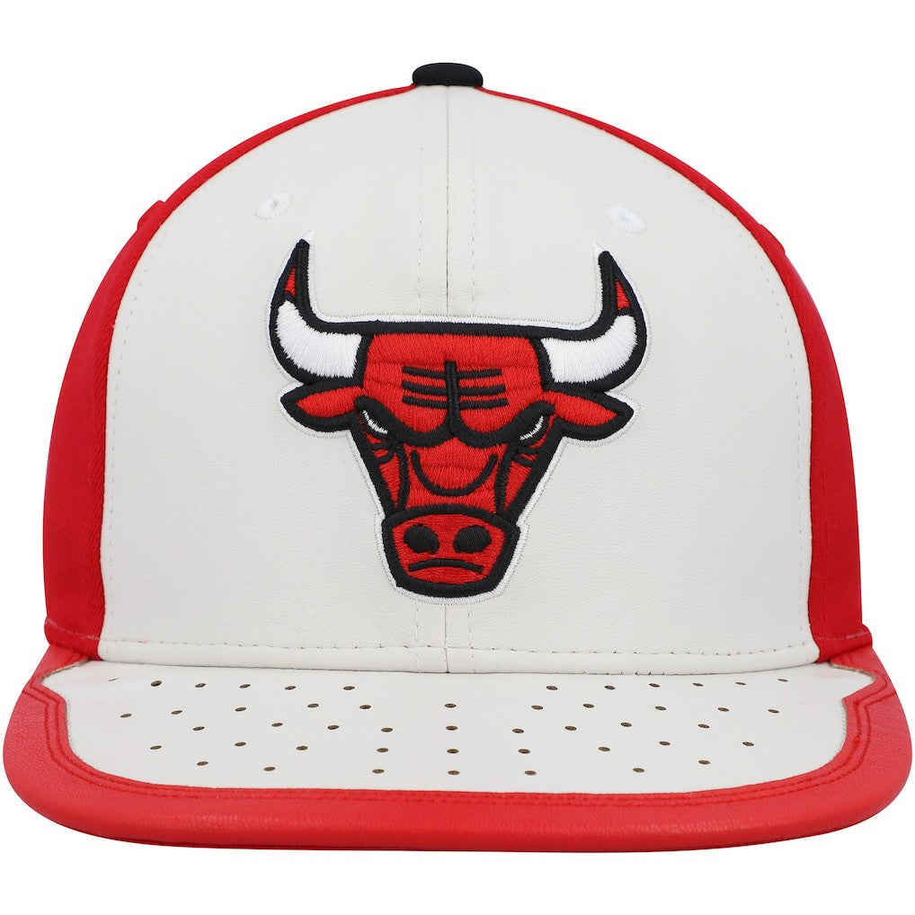 Mitchell & Ness - Chicago Bulls Day One Snapback Hat - White/Red