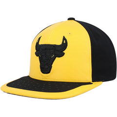 Mitchell & Ness - Chicago Bulls Day One Snapback Hat - Yellow/Black