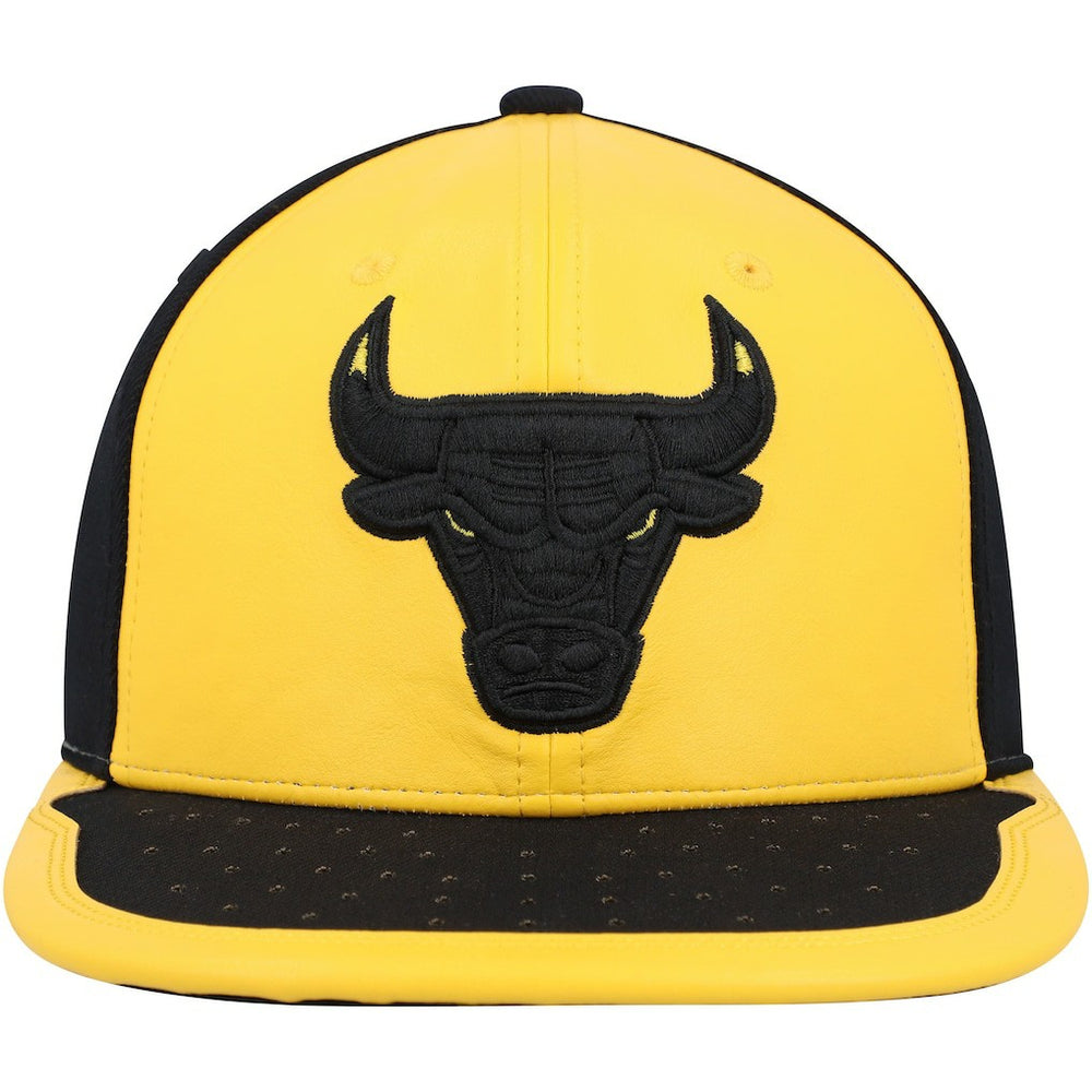 Mitchell & Ness - Chicago Bulls Day One Snapback Hat - Yellow/Black