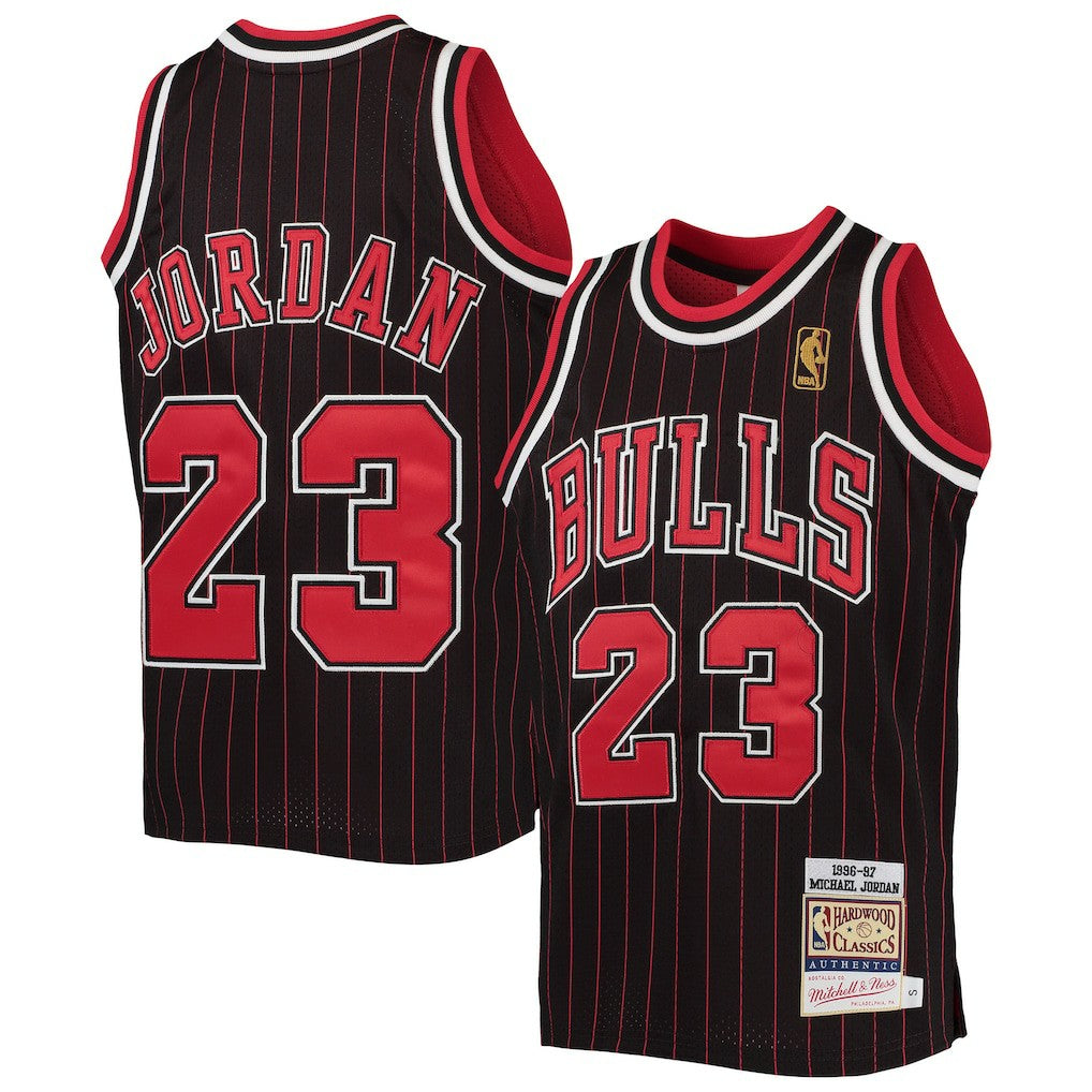 Mitchell & Ness - Michael Jordan Chicago Bulls Youth 1996-97 Hardwood Classics Authentic Jersey - Black/Red
