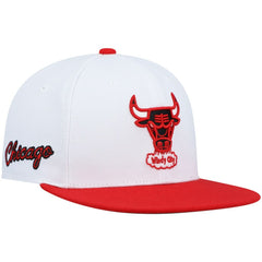 Mitchell & Ness - Chicago Bulls Hardwood Classics Snapback Hat - White/Red