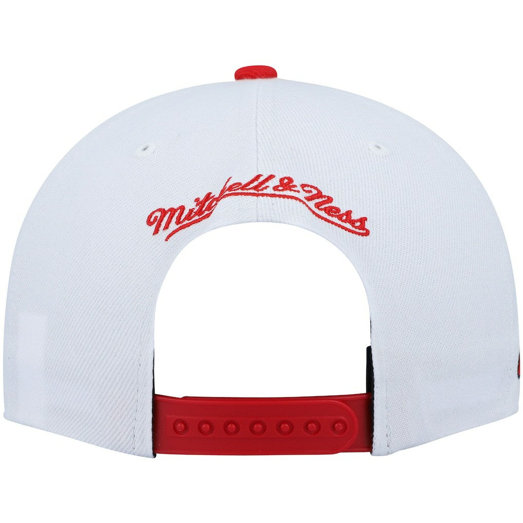 Mitchell & Ness - Chicago Bulls Hardwood Classics Snapback Hat - White/Red