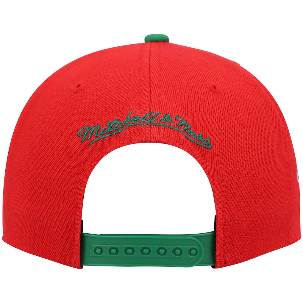Mitchell & Ness - Milwaukee Bucks Hardwood Classics Snapback Hat - Red/Green