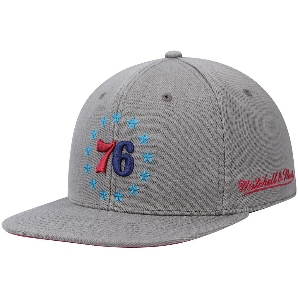 Mitchell & Ness - Philadelphia 76ers Hardwood Classics 60th Anniversary Carbon Cabernet Fitted Hat - Charcoal