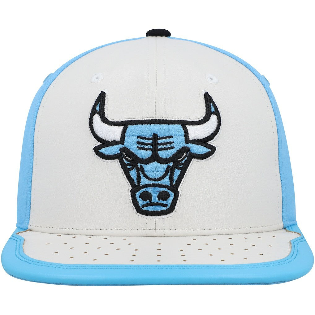 Mitchell & Ness - Chicago Bulls Day One Snapback Hat - White/Light Blue