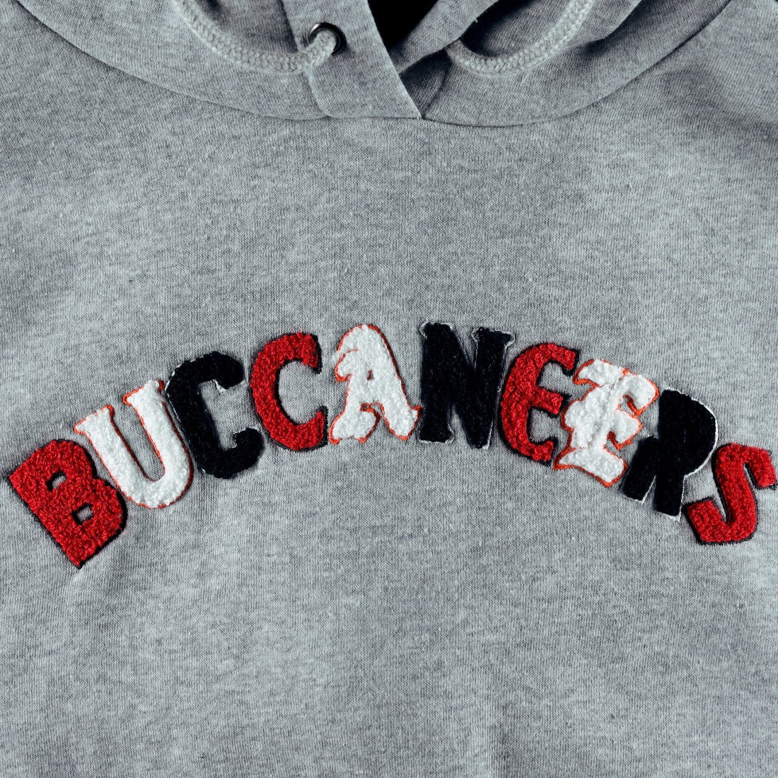 Tampa Bay Buccaneers The Wild Collective Women's Cropped Pullover Hoodie Gray - NFL