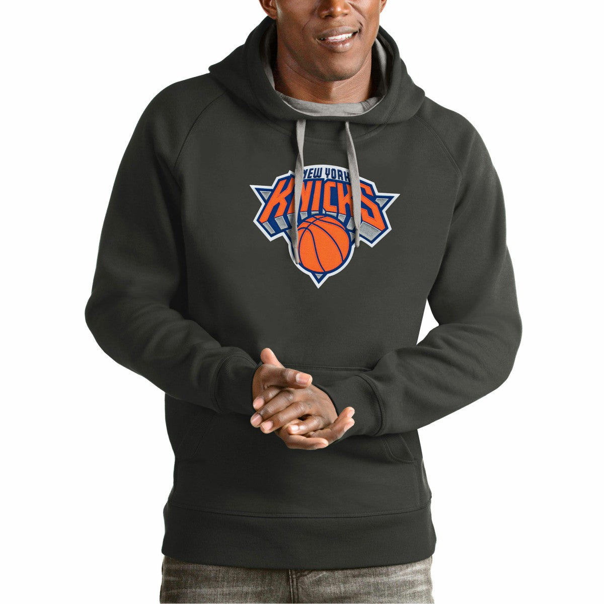 NBA - New York Knicks Antigua Team Logo Victory Pullover Hoodie - Charcoal