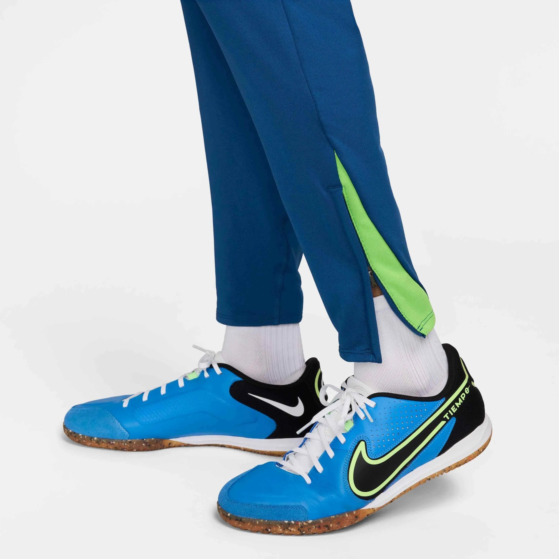 2024-25 Brazil Men's Strike Soccer Pants KPZ | Nike Sale
